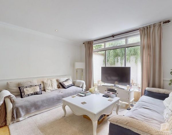 Holbrooke Place, TW10