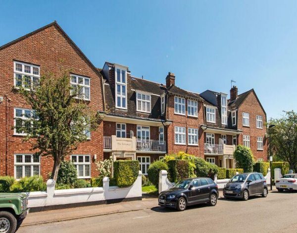 The Gateways, Park Lane