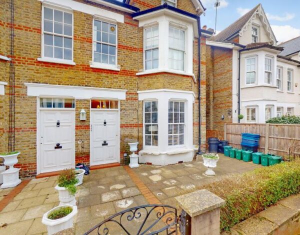 Larkfield Road, Richmond