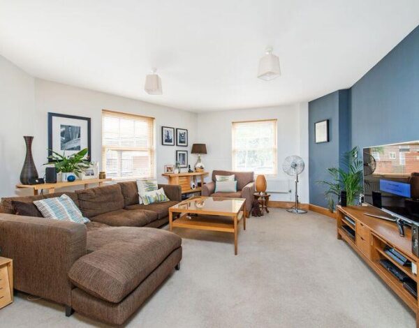 Twickenham Road, TW11