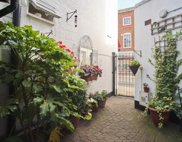 Red Lion Street, TW9