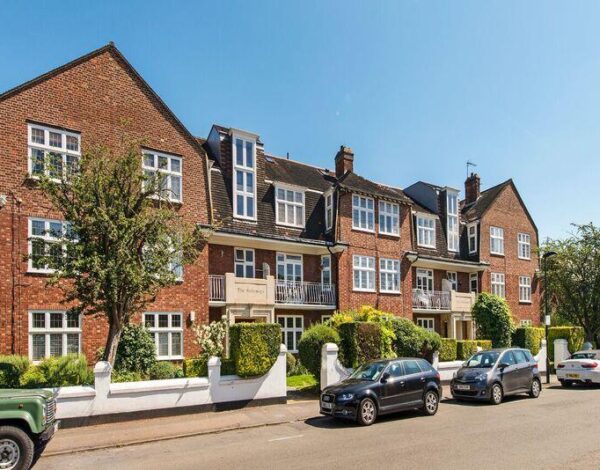 The Gateways, Park Lane