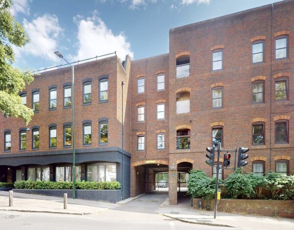 Mallard Court, TW10