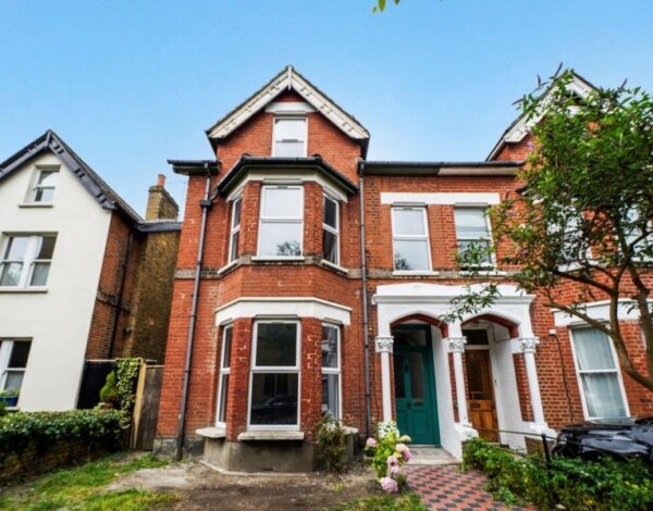 St Johns Road, TW9