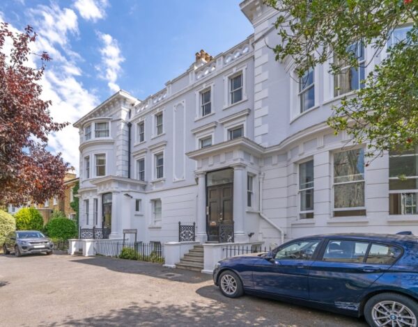 Kings Road, TW10