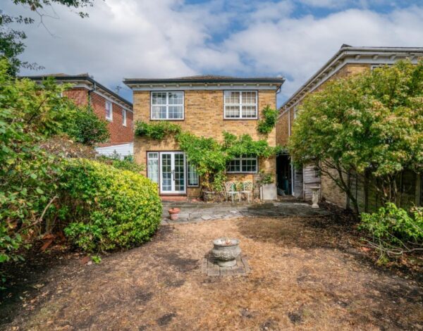 Cotswold Close, KT2