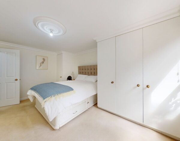 Mallard Court, TW10